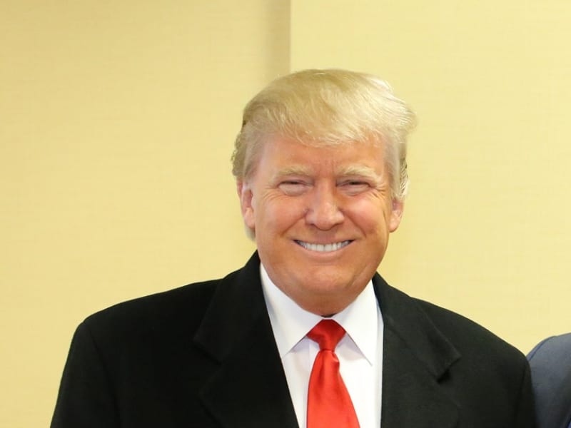 Trump diz que não vai se “envolver”, após carta de Flávio Bolsonaro