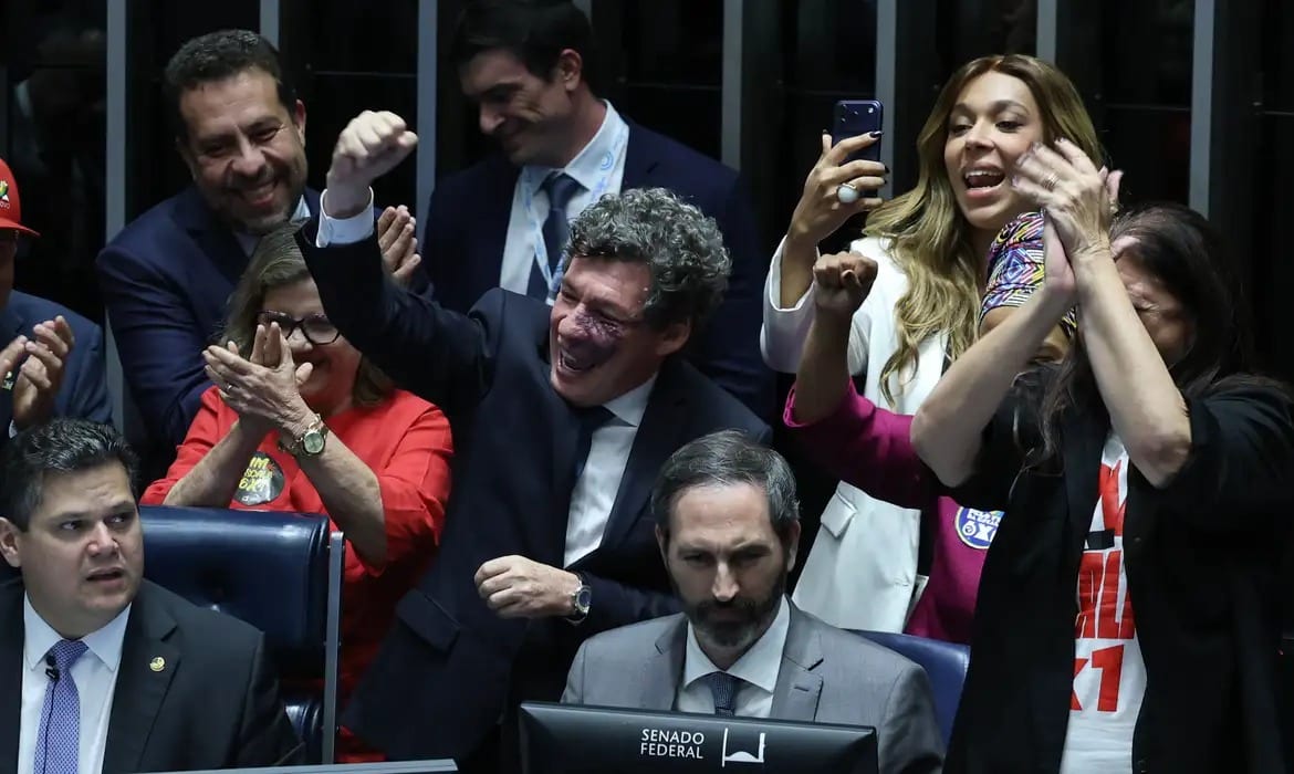 Redução de jornada aprovada pelo Senado preocupa Fiesc