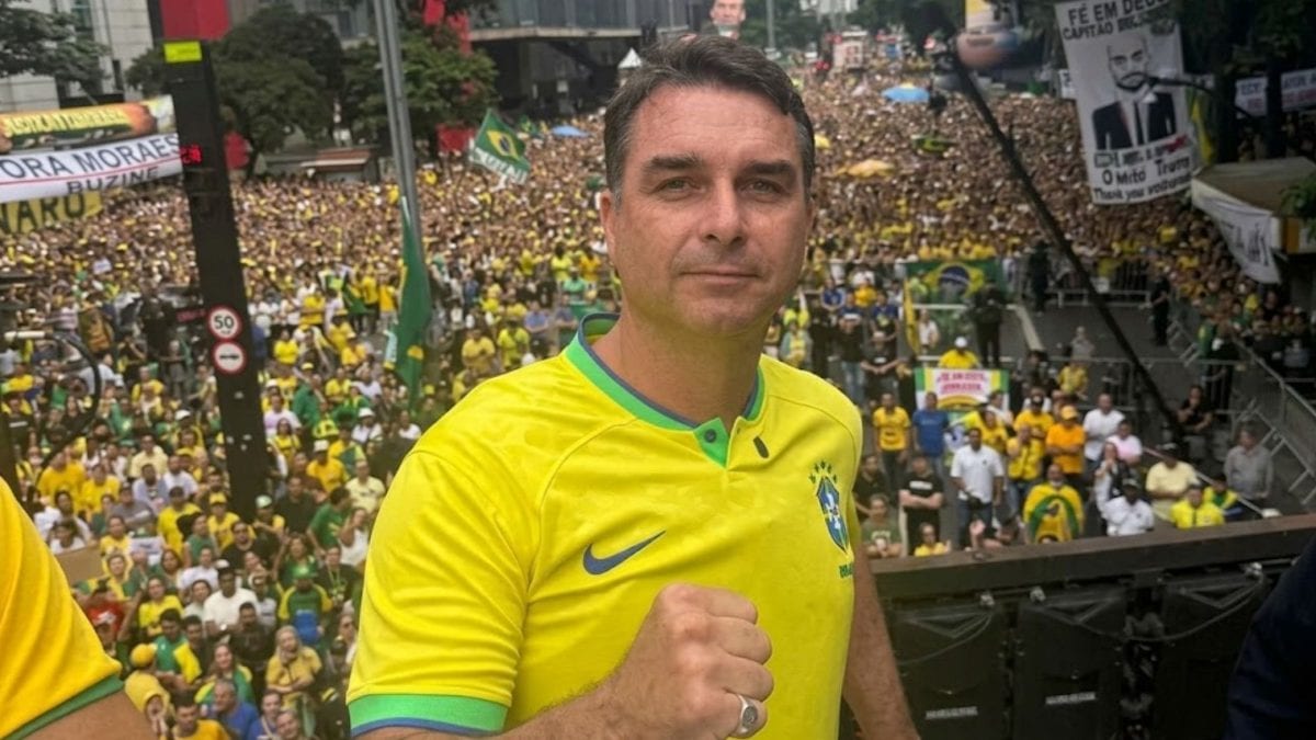 Romário e Dedé apoiam Flávio Bolsonaro e torcem por vitória no primeiro turno