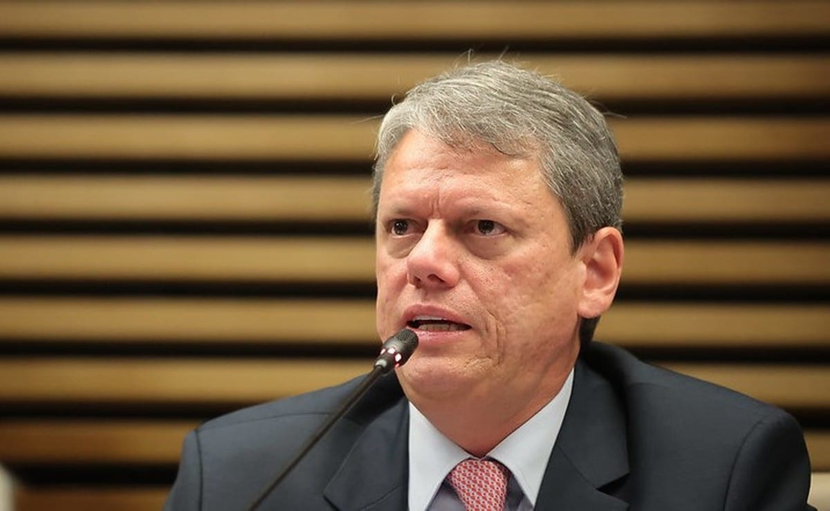 Tarcísio diz que Flávio precisa prestar esclarecimentos caso surjam fatos novos sobre Dark Horse