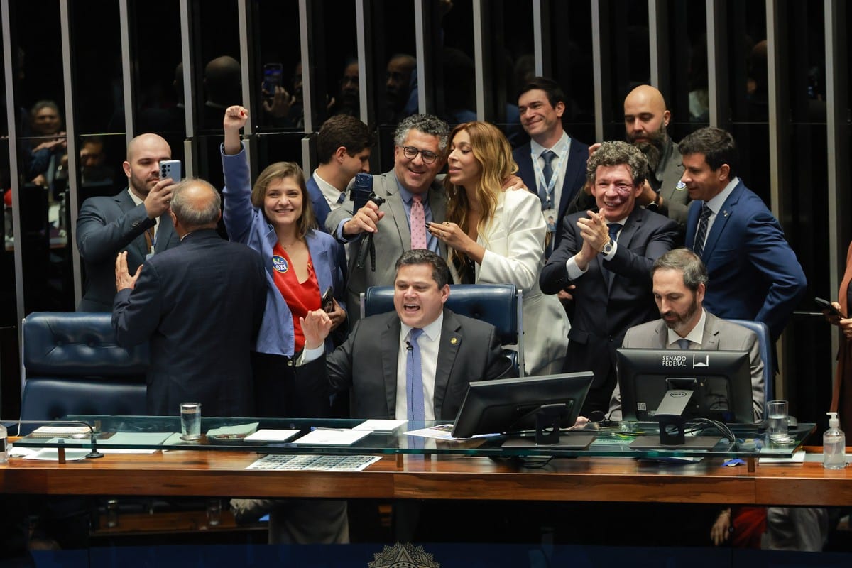 Escala 6x1: Congresso deve promulgar PEC na próxima semana