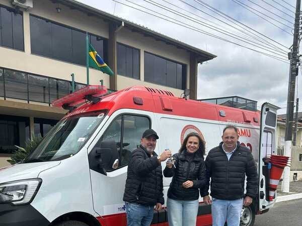 Três Barras recebe nova ambulância do Ministério da Saúde para reforçar atendimento pelo SUS