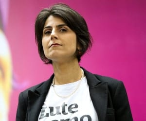 Apresentação musical curta em pré-campanha de Manuela é considerada válida
