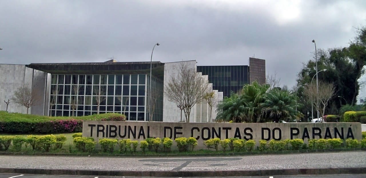 Legislação veda acúmulo de cargo efetivo com cargo comissionado político