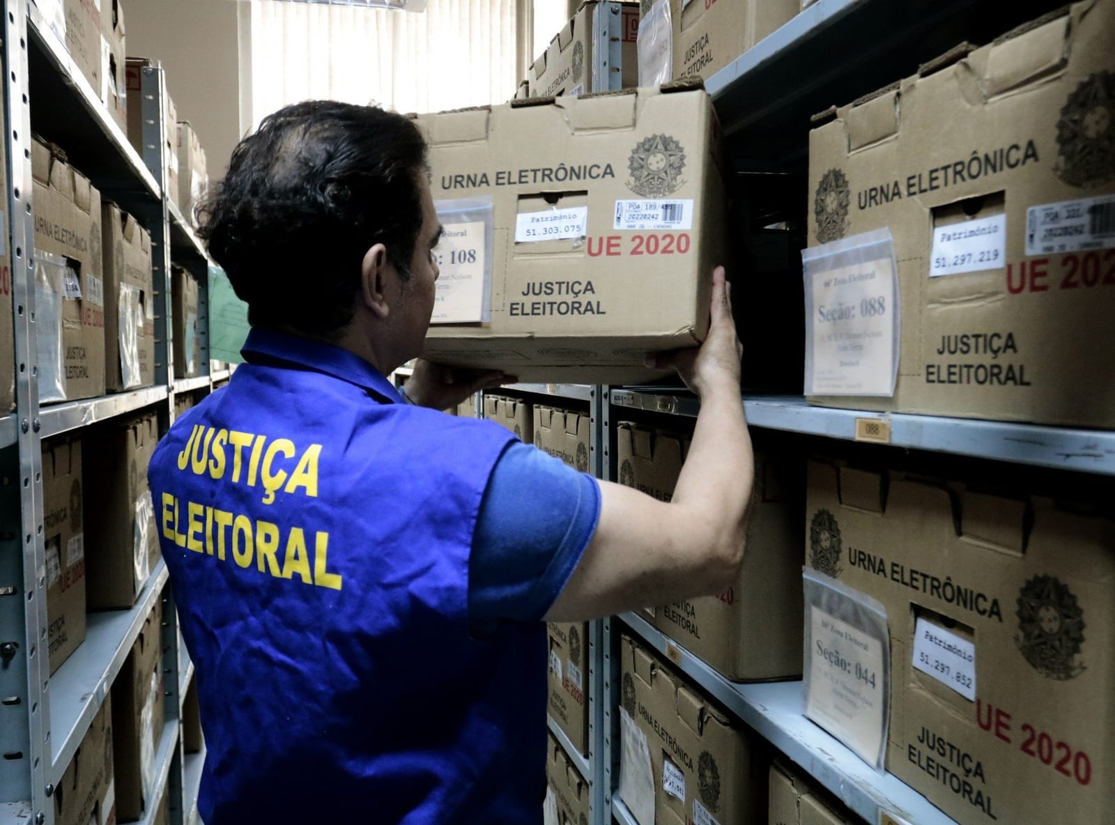 Cartório de Canoas inicia carga e testes das urnas para eleição em 20 dias