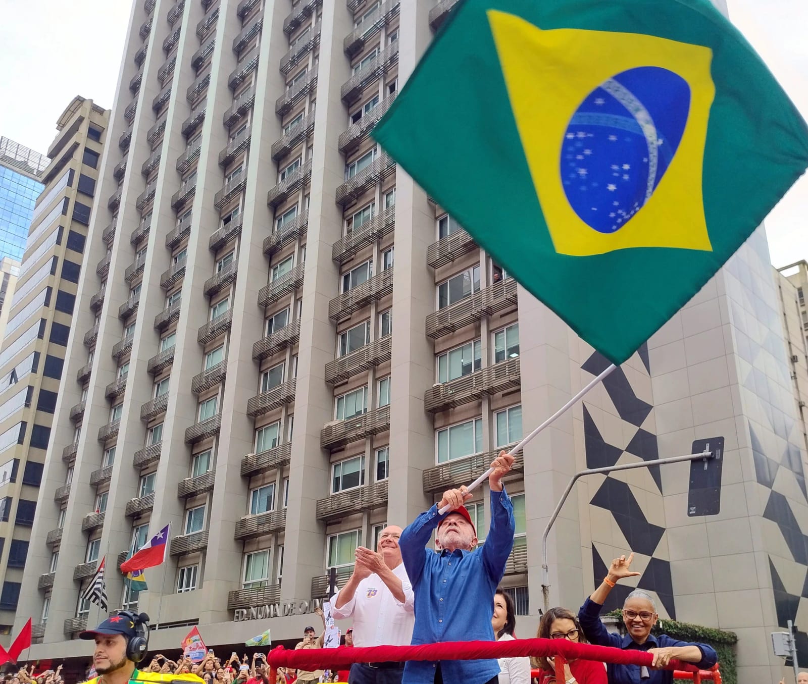 ‘Por cada Silva do nosso imenso Brasil, nós iremos vencer’, diz Lula em artigo