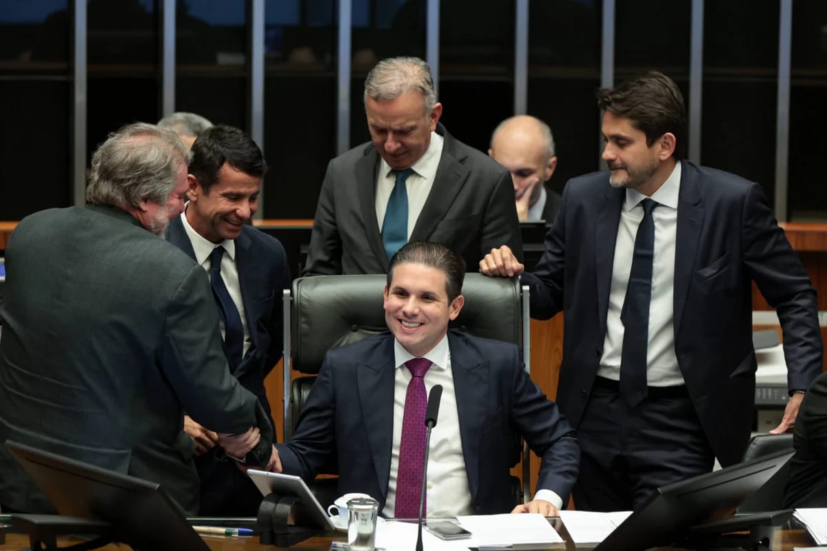 Câmara irá discutir este ano voto distrital misto para 2034, diz Motta
