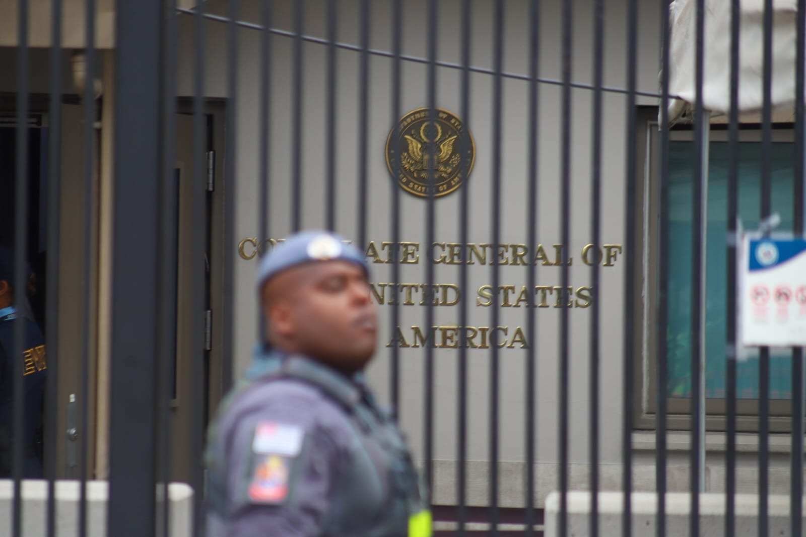 Internacionalista: fechamento de consulados dos EUA mira criar pânico e interferir nas eleições