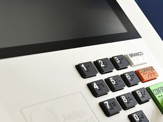 TSE: documento com foto é obrigatório e celular é vetado na cabine