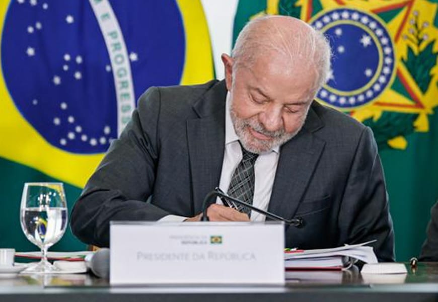 Presidente afirma que "déficit" é causado pelos juros e não pelos benefícios previdenciários