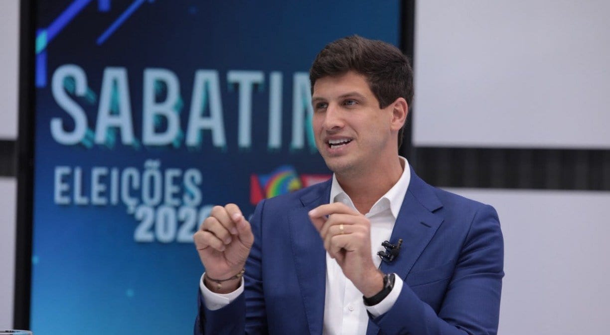 João Campos critica Raquel, defende legado do pai e promete hospitais