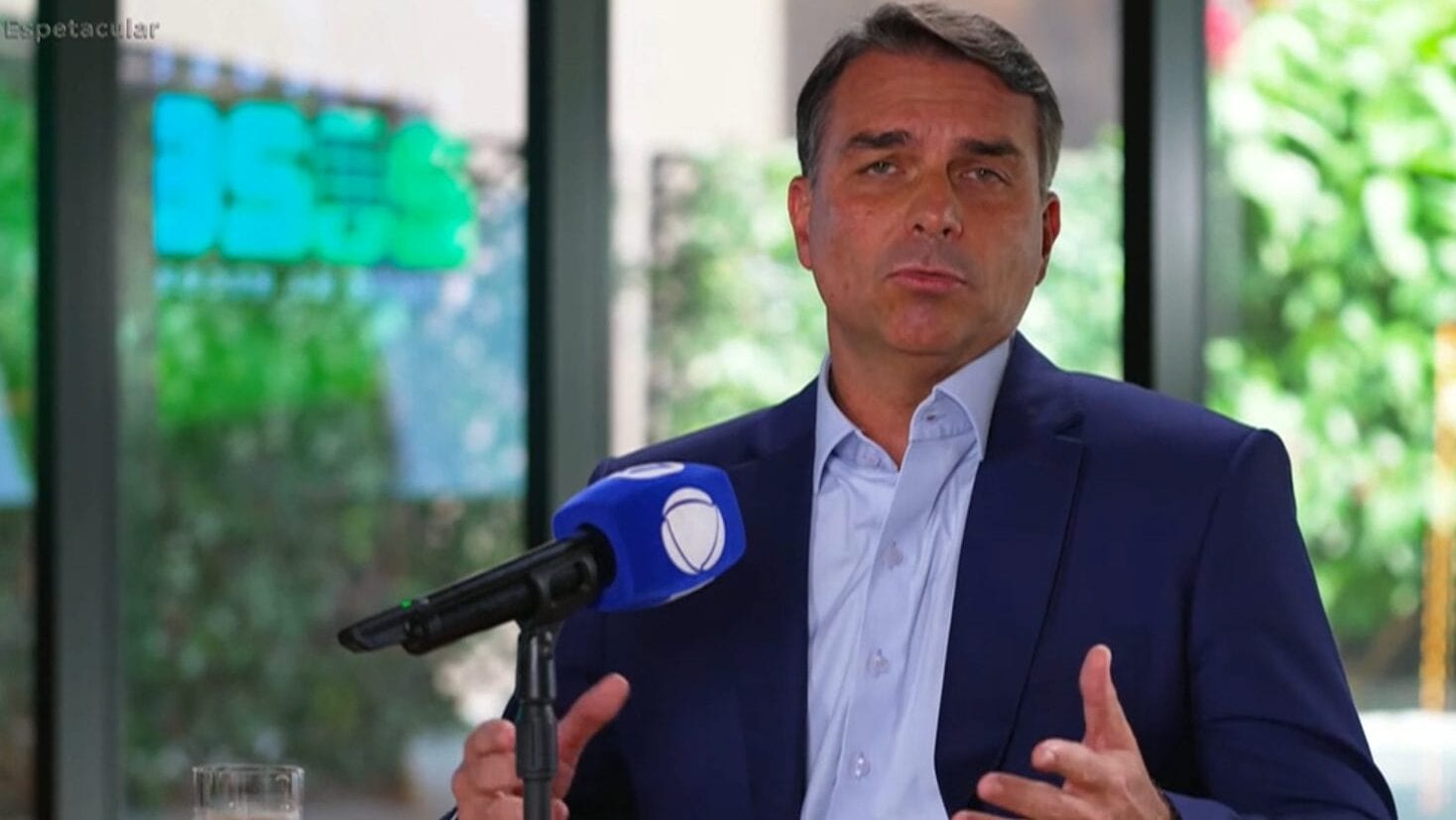 Flávio Bolsonaro fala sobre 6×1, Bolsonaro ministro e financiamento de filme para a Record