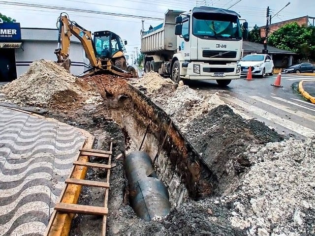 Sete Barras aplica R$ 688 mil em recapeamento e drenagem