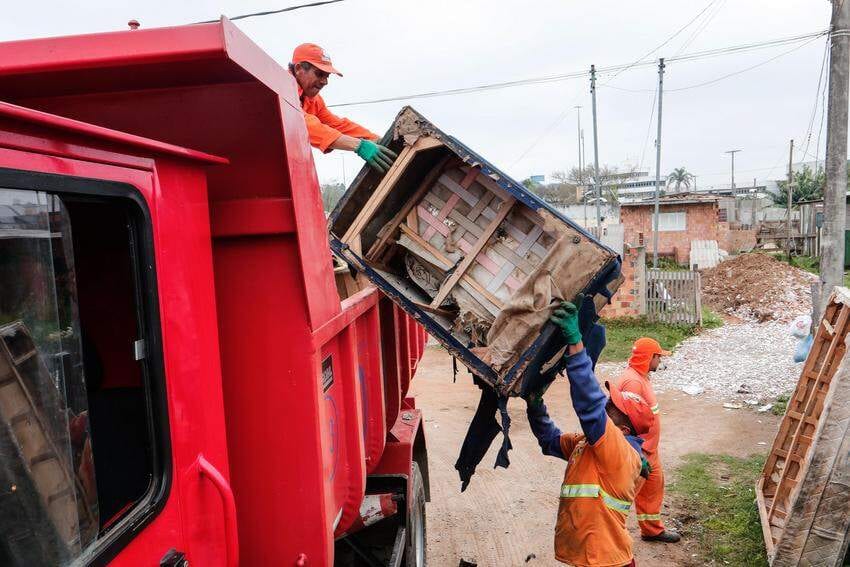 Projeto Bota-Fora atende 11 comunidades de Porto Alegre nesta semana