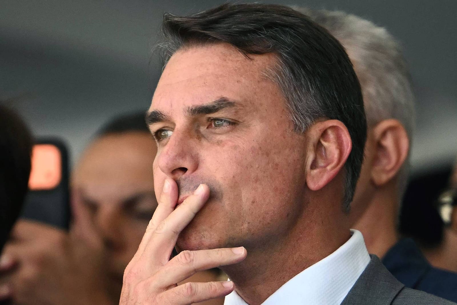Piloto diz que funcionário de aeroporto relatou presença de Flávio na lista de passageiros de jato