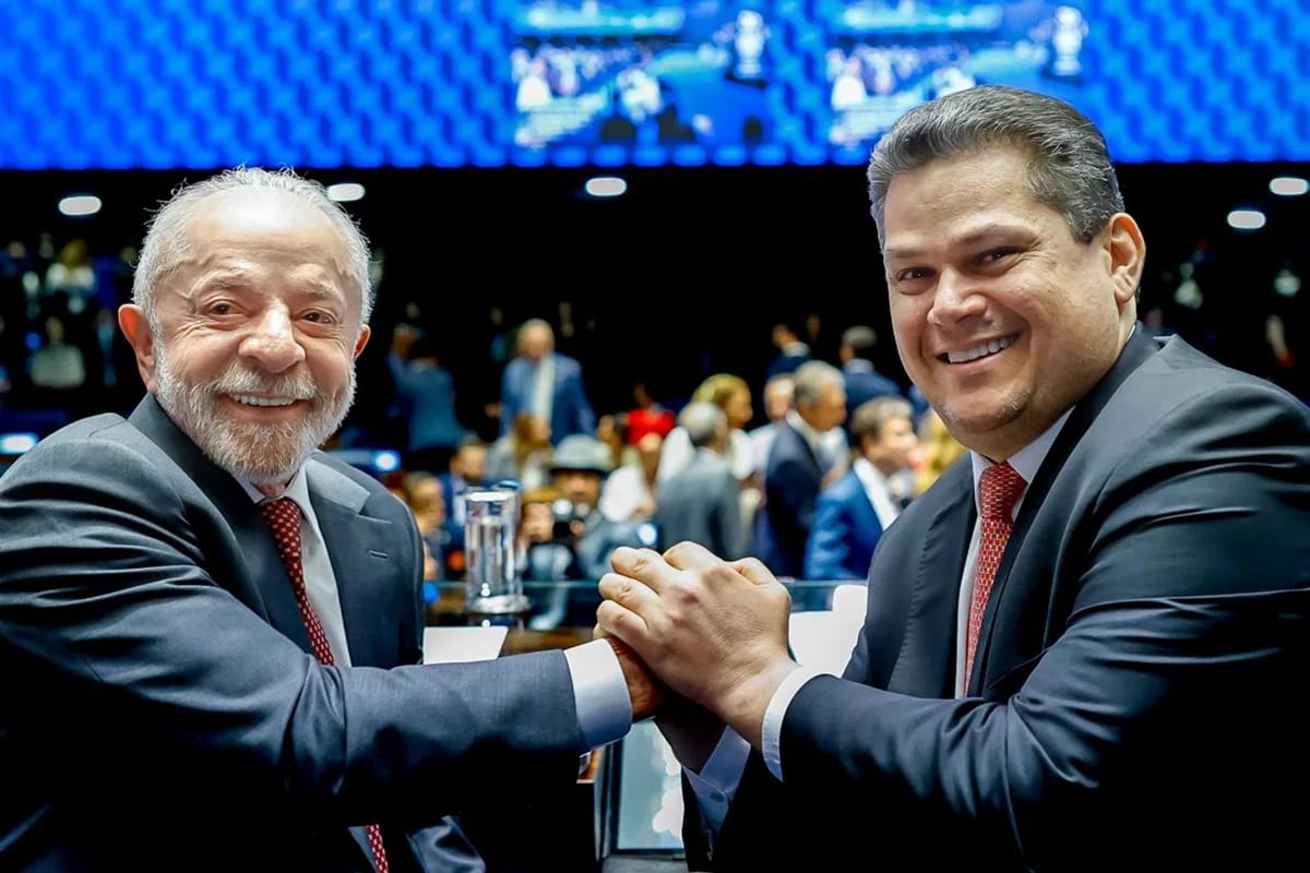 Alcolumbre aprova fim do 6×1 e se reaproxima de Lula por reeleições
