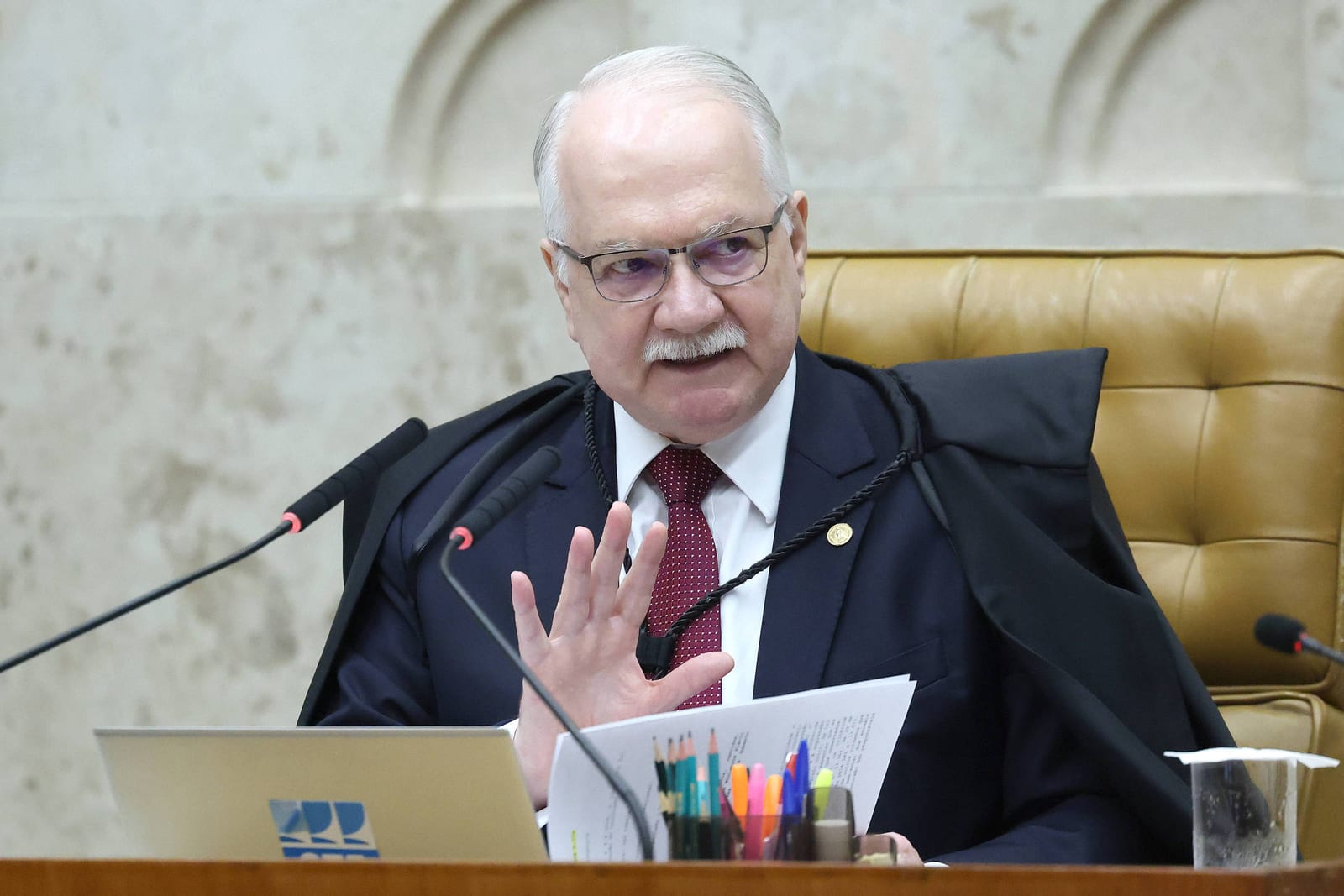 Observatório do STF pede a Fachin proteção à corte e critica ministros