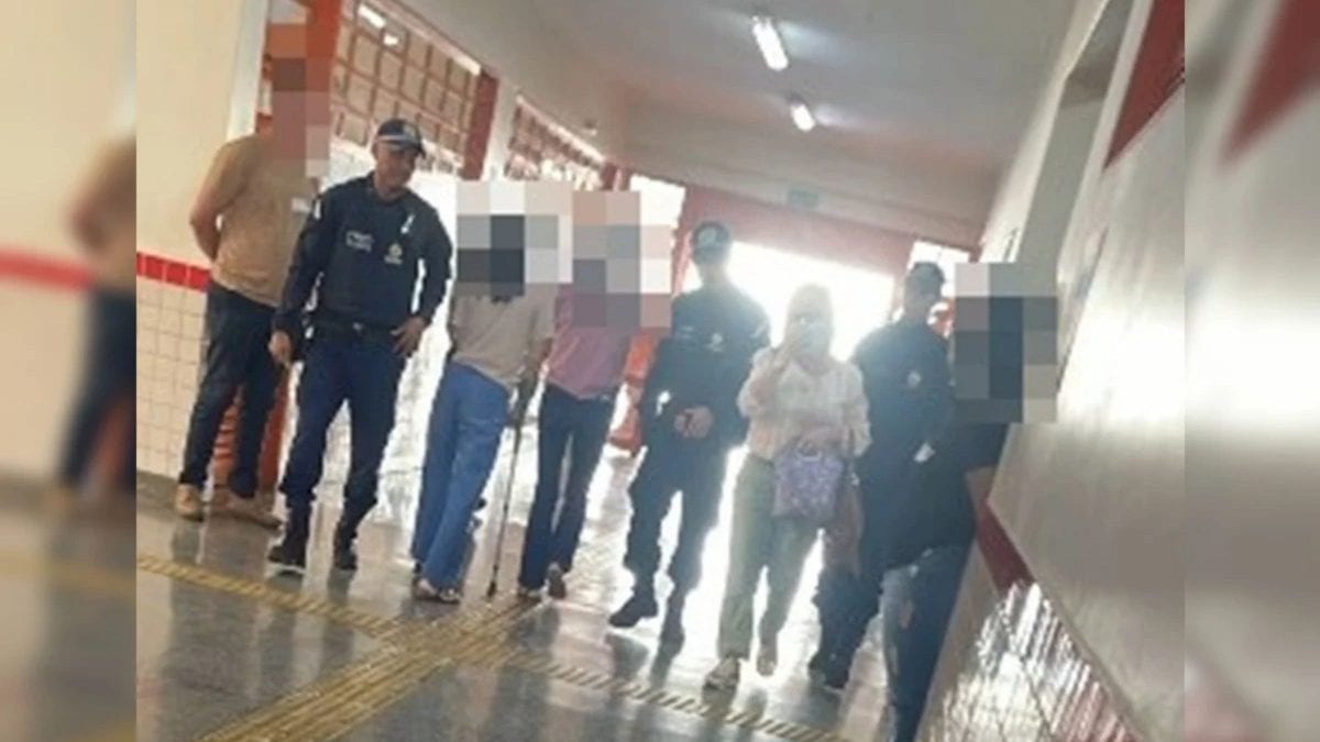 Crime eleitoral no 2º turno: mesária é detida e levada à Polícia Federal após fazer campanha para Lula dentro de escola