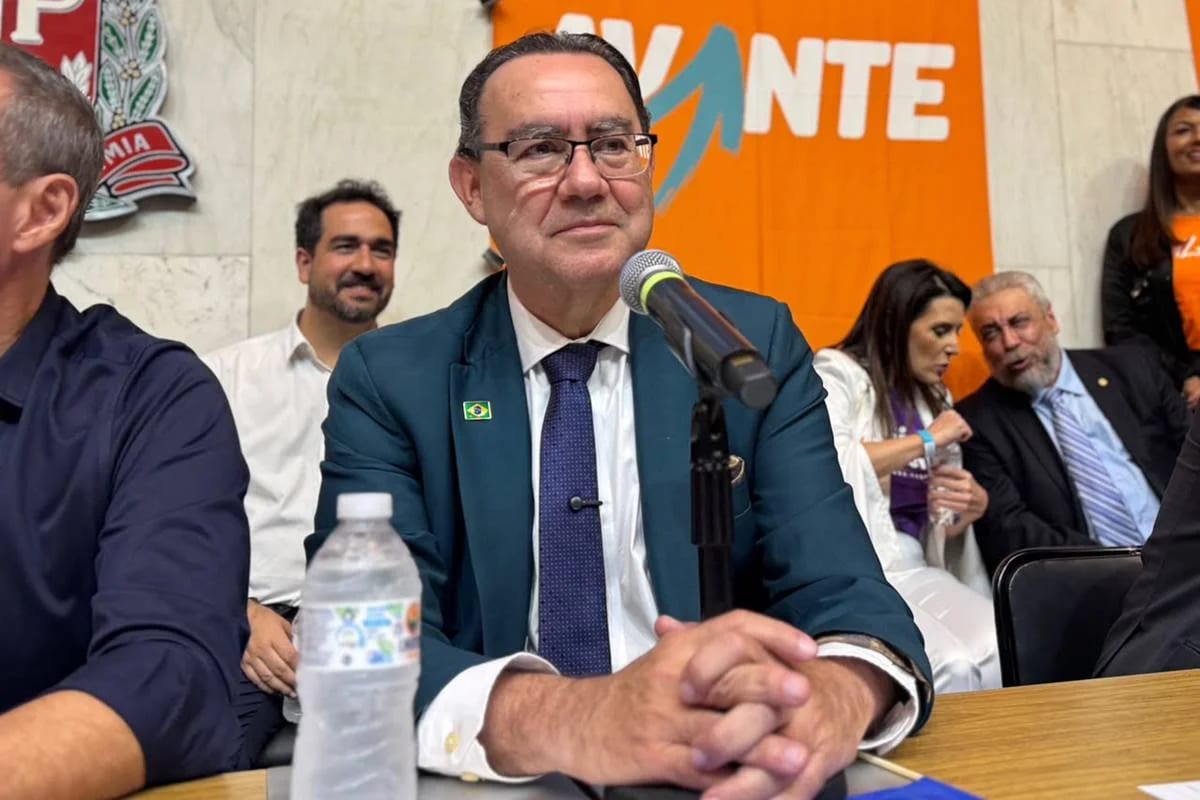 Cury registra plano de governo com semipresidencialismo e reforma do STF