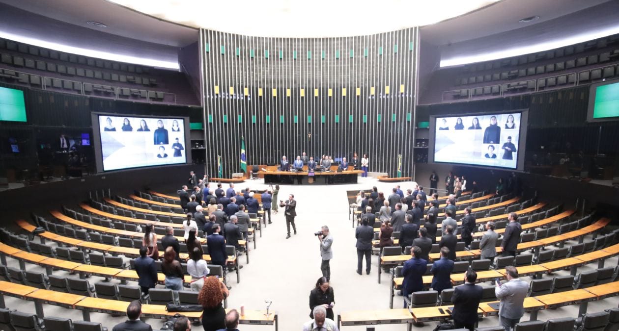 PL cresce de 98 para 121 deputados e centrão diminui; esquerda terá 24% da Câmara