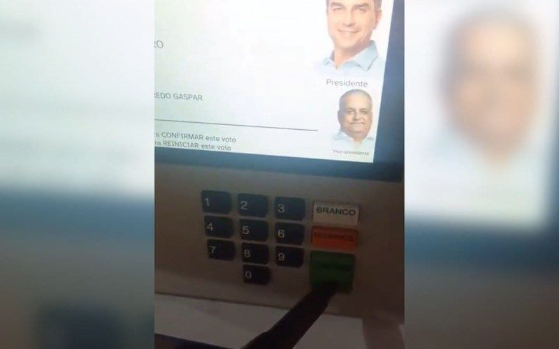 Eleitor grava voto com pistola e publica vídeo nas redes