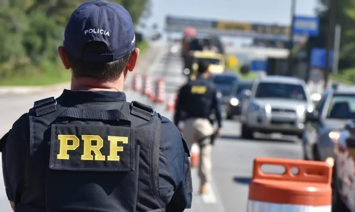 PRF vai limitar retenção de veículos por infrações leves no 2º turno