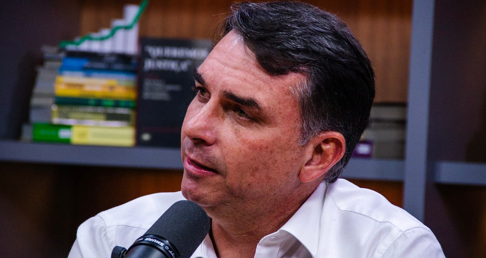 Flávio Bolsonaro repete que perícia não encontrou irregularidade em financiamento de Dark Horse