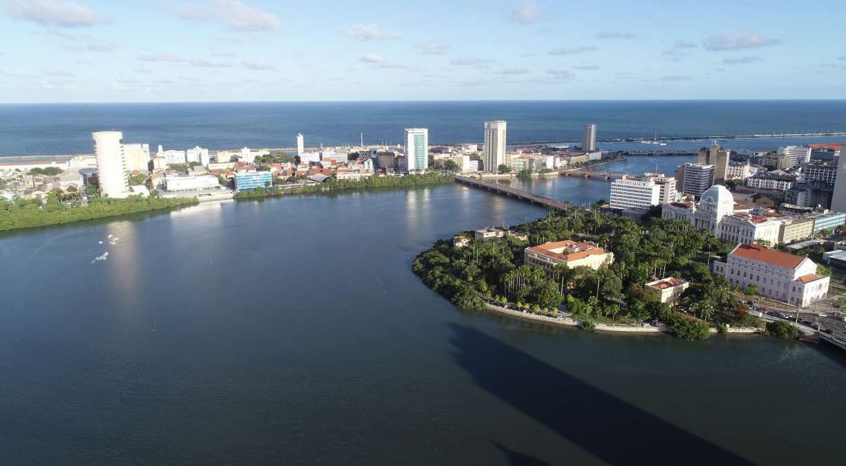 Recife digitaliza aprovação de terrenos e promete cortar até 70% do tempo