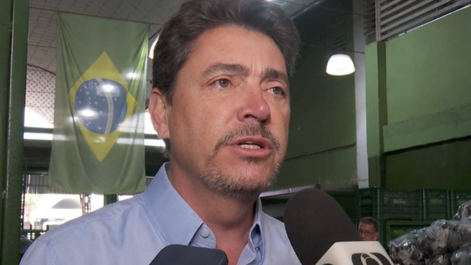 Wilder Morais promete apoio a pequenos agricultores em visita à Ceasa