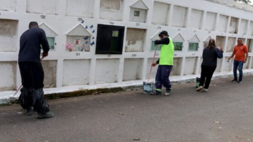 Preparação e fé: cemitério de Praia Grande espera 18 mil pessoas para o Dia de Finados