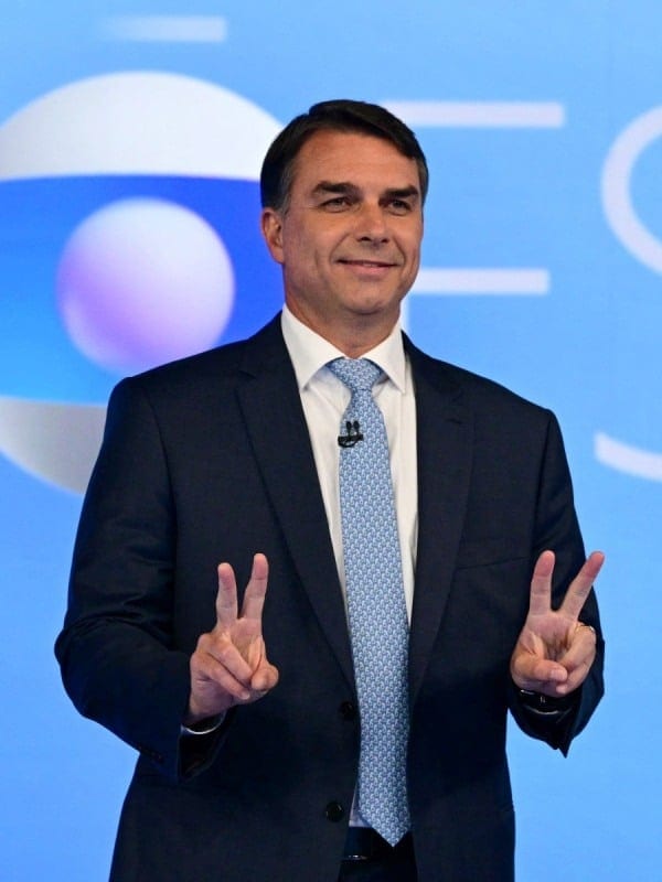 Com 2,60% da apuração em Santa Catarina, Flávio Bolsonaro lidera disputa presidencial no Estado