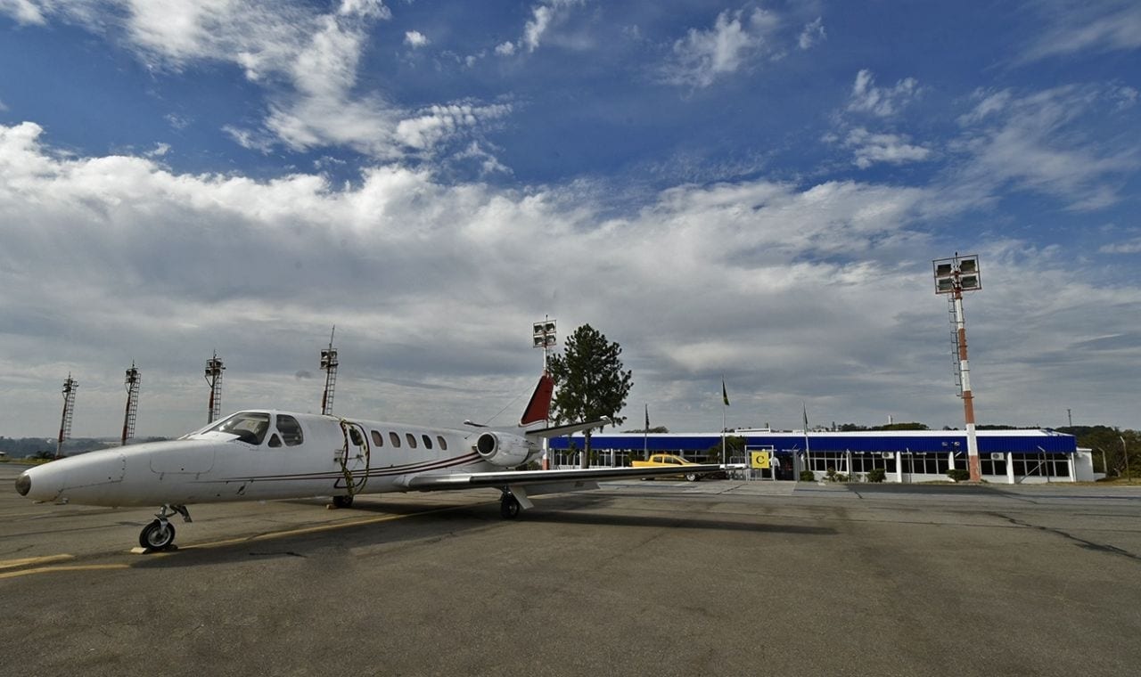 PL exige declaração prévia e barra pousos sem checagem em aeroportos executivos