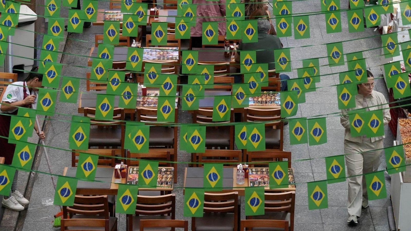 Nem Lula, nem Flávio Bolsonaro 'têm estômago' para reforma que Brasil precisa, diz Economist