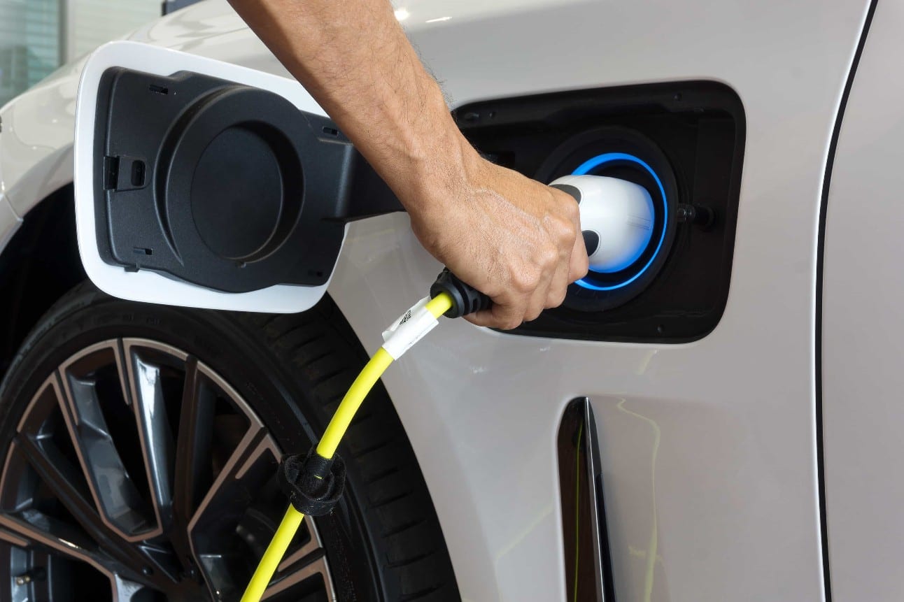 O que acontece com a bateria do carro elétrico após 8 anos de uso?
