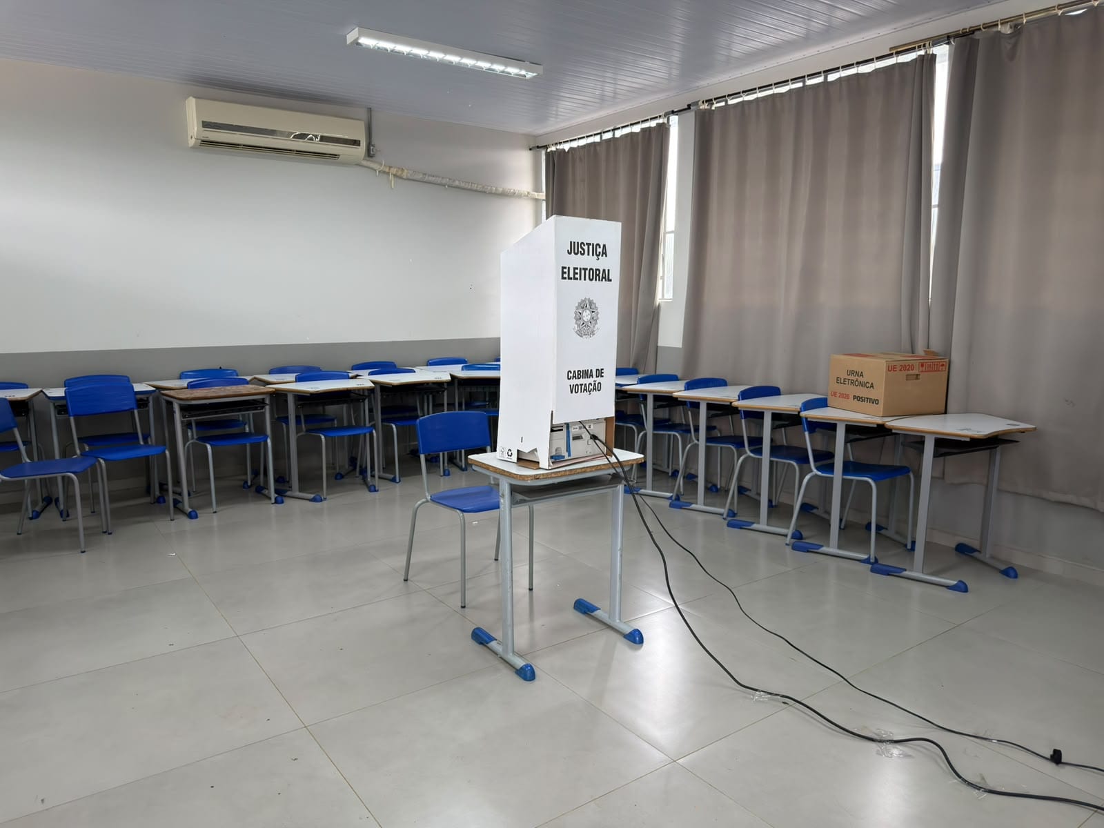 Eleitores têm até as 17h deste domingo para votar