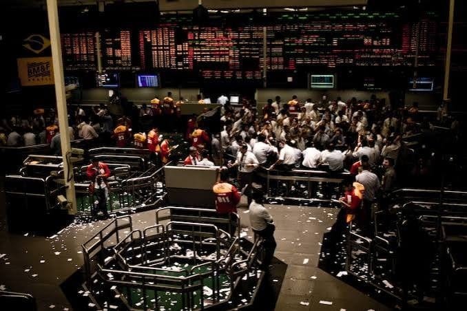 Bolsa enfrenta dia de forte turbulência, após vitória de Lula