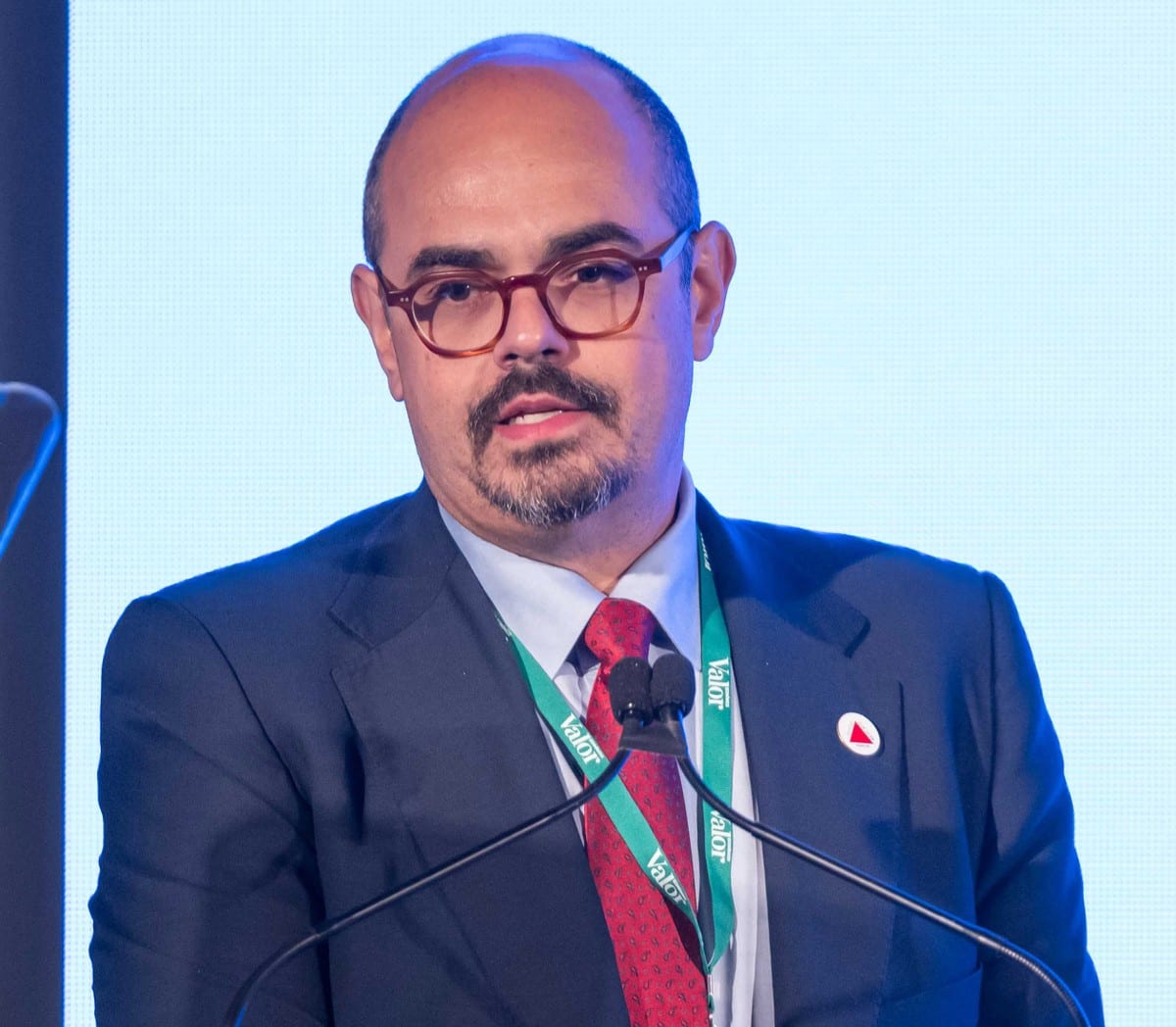 Simões admite possível troca na presidência da Cemig