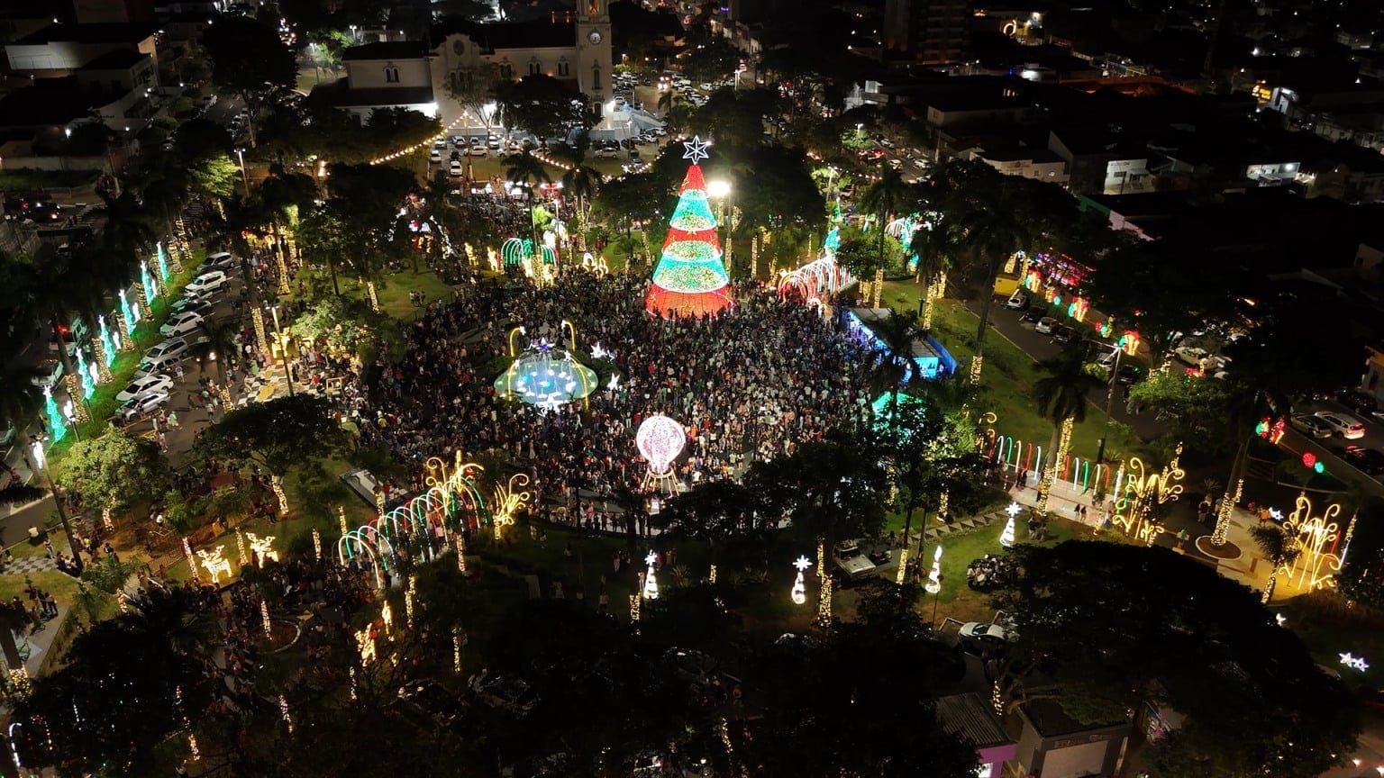 Marília abre licitação de R$ 2 milhões para decoração do Natal Iluminado 2026