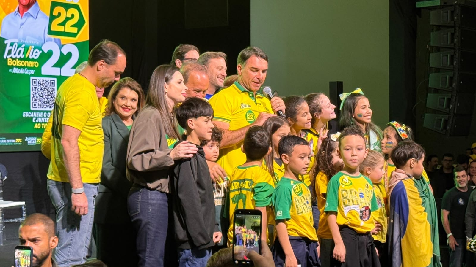 Flávio Bolsonaro participa de ato em Joinville com Jorginho e Adriano