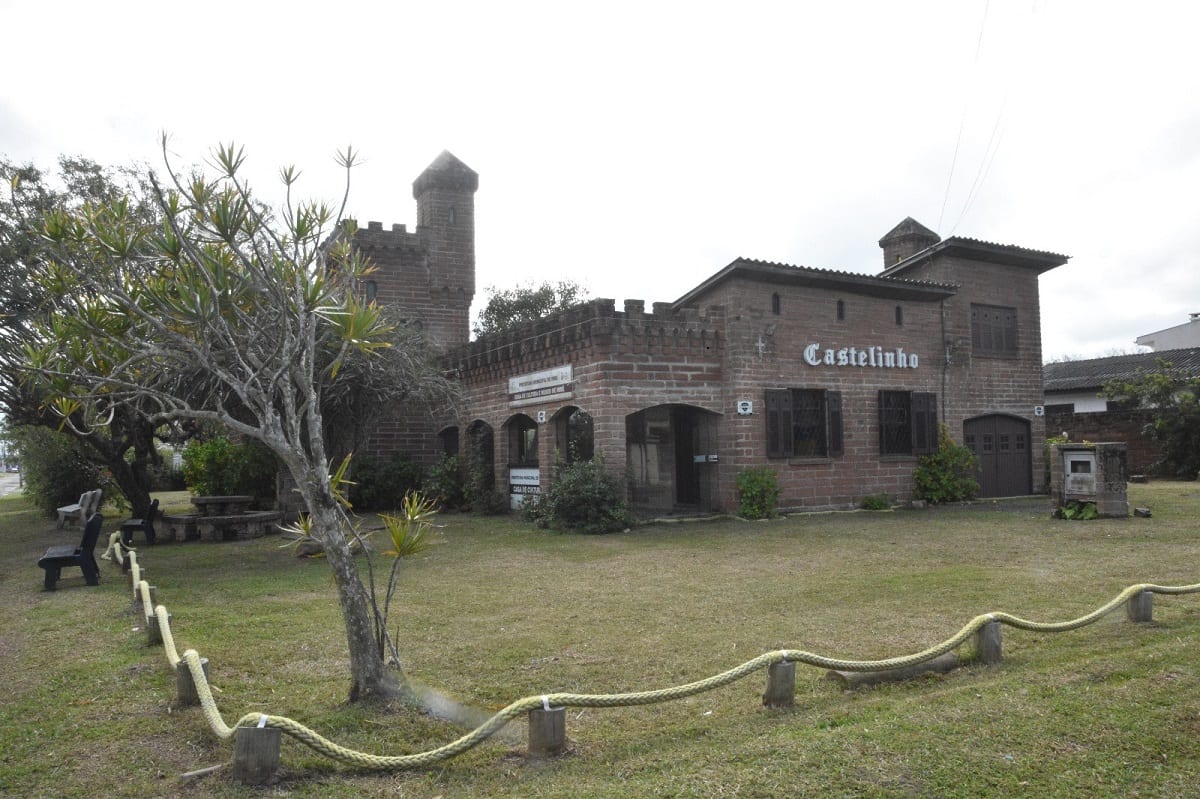 Castelinho Retrô leva rock e carros clássicos a Imbé