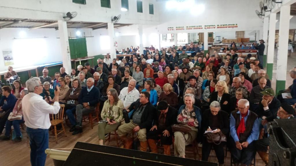Encontro Regional de Aposentados Rurais na Vila da Quinta reuniu mais de 200 pessoas