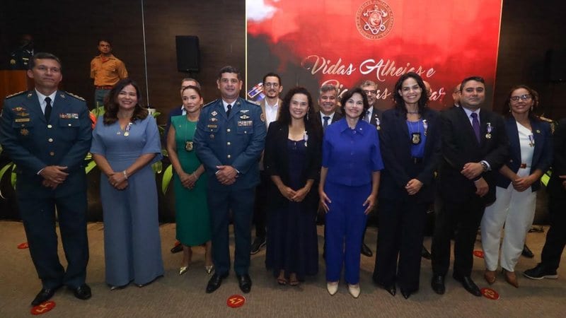 65 recebem Medalha Pernambucana do Mérito Bombeiro Militar