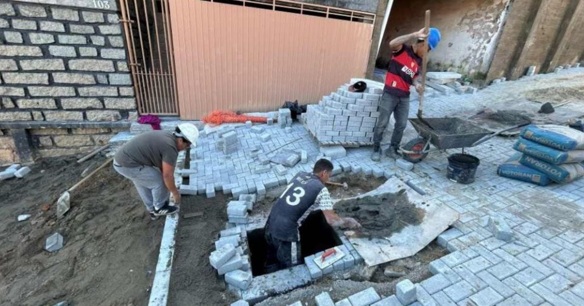 Obra em São José troca galeria por tubulação de 80 cm; pavimentação chega a 80%