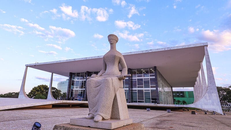 Crise no STF pode pressionar câmbio, juros e investimentos no Brasil