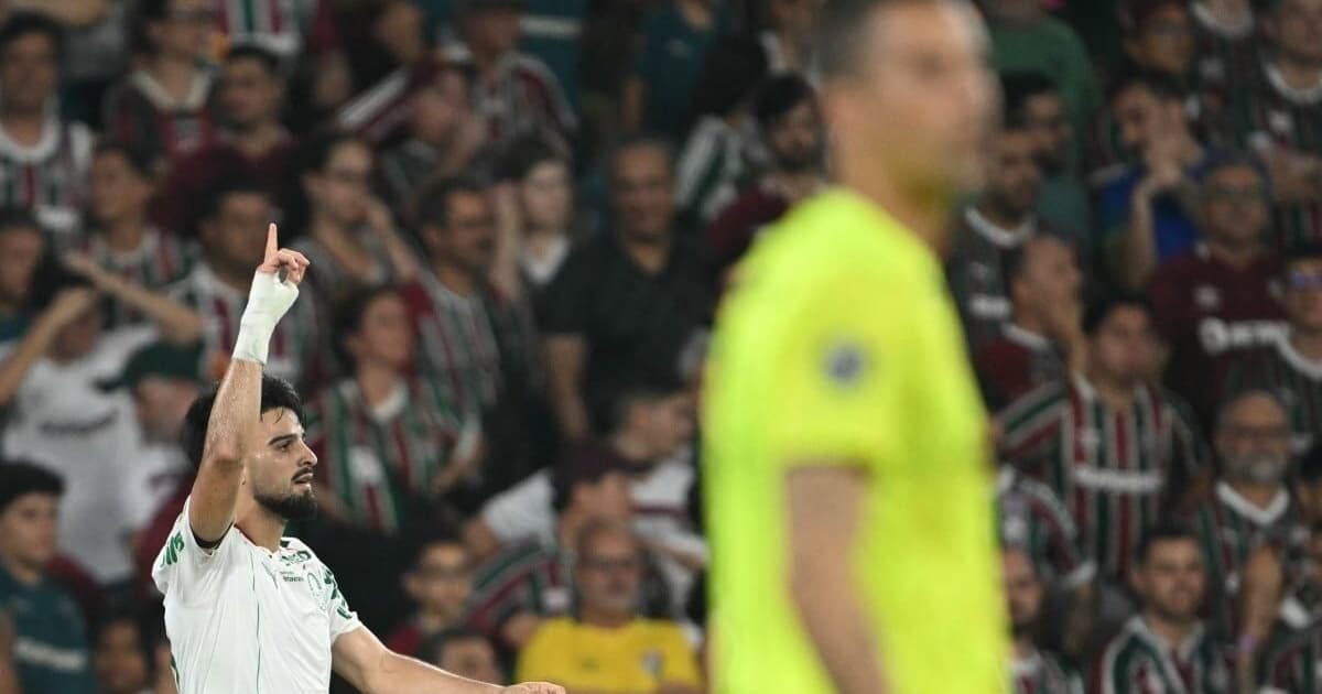 Falha de Fábio no jogo entre Fluminense e Palmeiras gera revolta entre torcedores