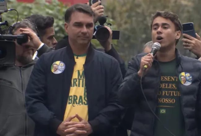 ‘Bloquinho do 22’: Flávio participa de ato político com Nikolas em MG