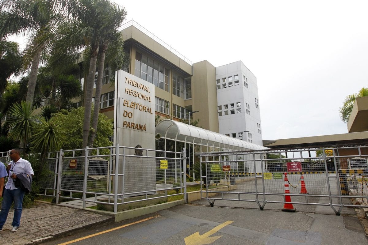 546 de 1.045 candidaturas a deputado no PR têm prestação parcial localizada