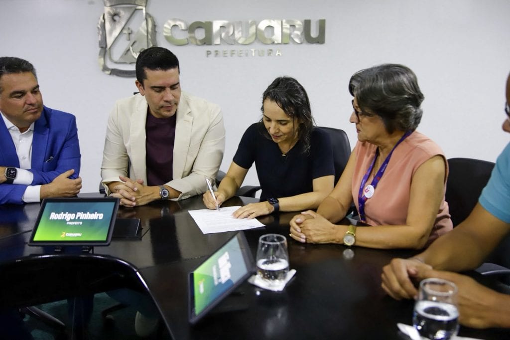 Ordem de Serviço assinada para novo campus da UPE em Caruaru