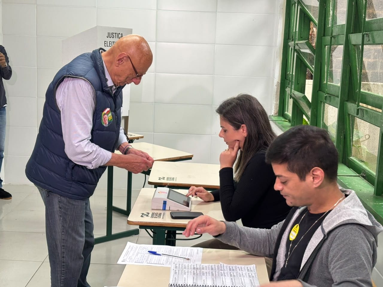 Esperidião Amin (PP) votou em Florianópolis neste domingo (4)