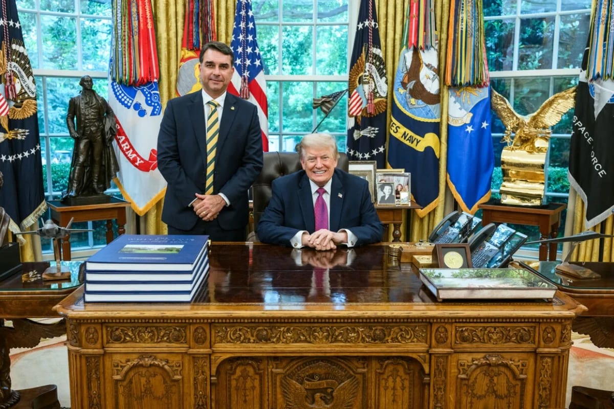 Aliado de Trump diz que EUA autorizou asilo político a Flávio Bolsonaro